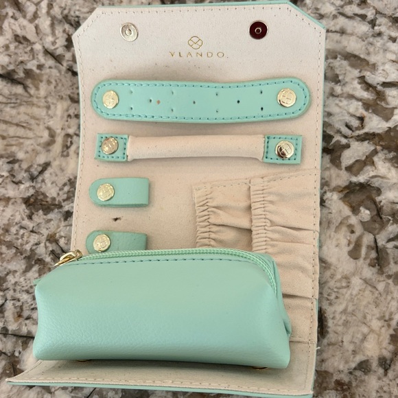 Vegan Leather Mint Green Travel Jewelry Organizer Compact Roll Up Case NWOT - Picture 8 of 17